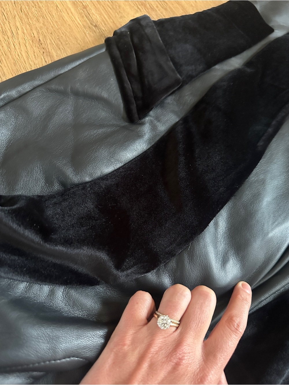 Manière De Voir 🖤 Leather Velvet Cargo Pants Black NWT US 8 - Picture 6 of 10